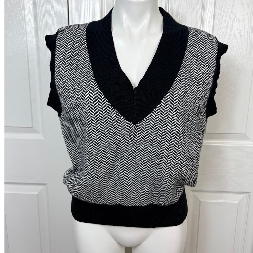 Lili Sidonio Black and White V-Neck Knit Sweater Vest Size M NWT